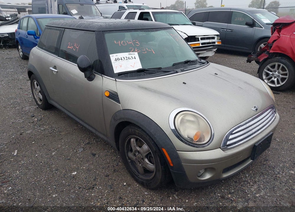 2008 MINI COOPER VIN: WMWMF33548TT62638