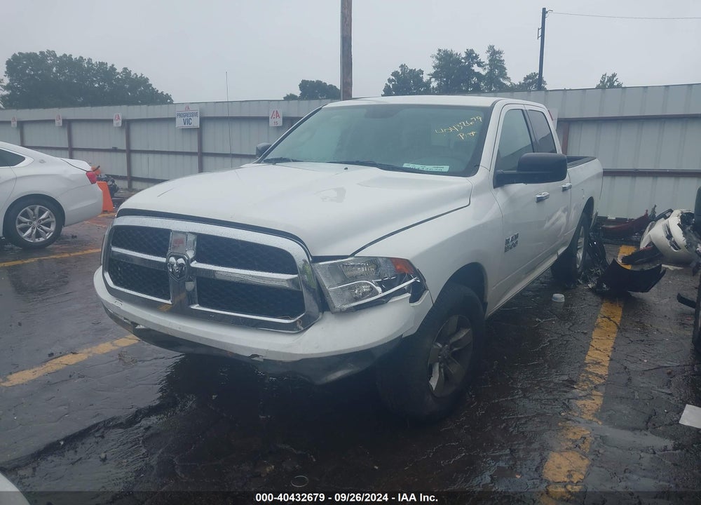 2017 RAM 1500 SLT QUAD CAB 4X2 6'4 BOX VIN: 1C6RR6GG8HS682992
