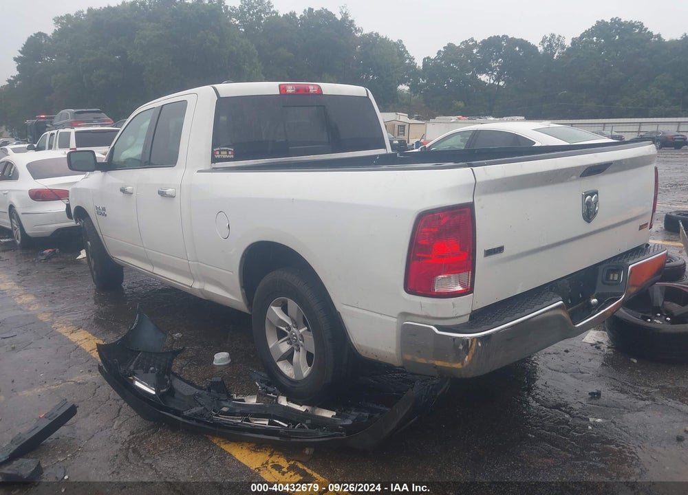 2017 RAM 1500 SLT QUAD CAB 4X2 6'4 BOX VIN: 1C6RR6GG8HS682992