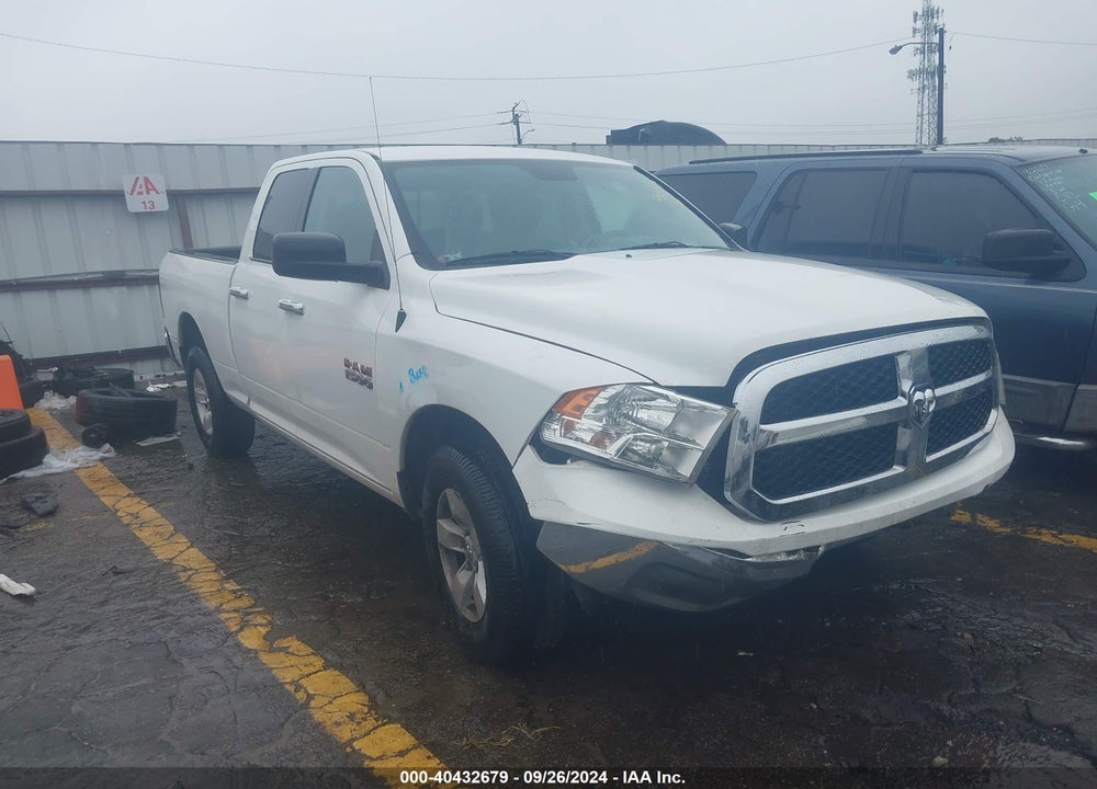 2017 RAM 1500 SLT QUAD CAB 4X2 6'4 BOX VIN: 1C6RR6GG8HS682992