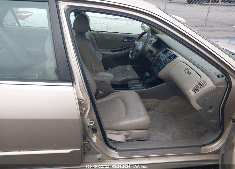 2002 HONDA ACCORD 3.0 EX VIN: 1HGCG16562A024948