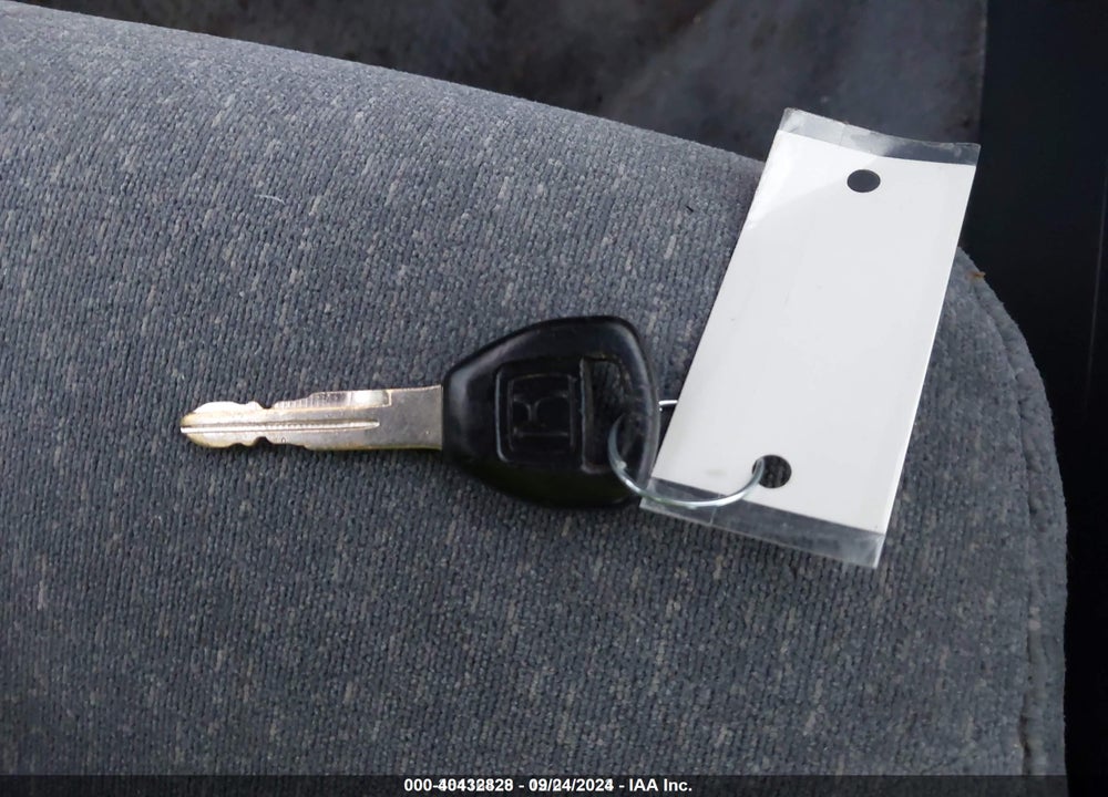 2002 HONDA ACCORD SDN VP VIN: 1HGCF86652A013735