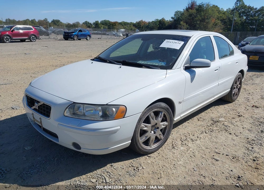 2005 VOLVO S60 2.5T VIN: YV1RS592452482612