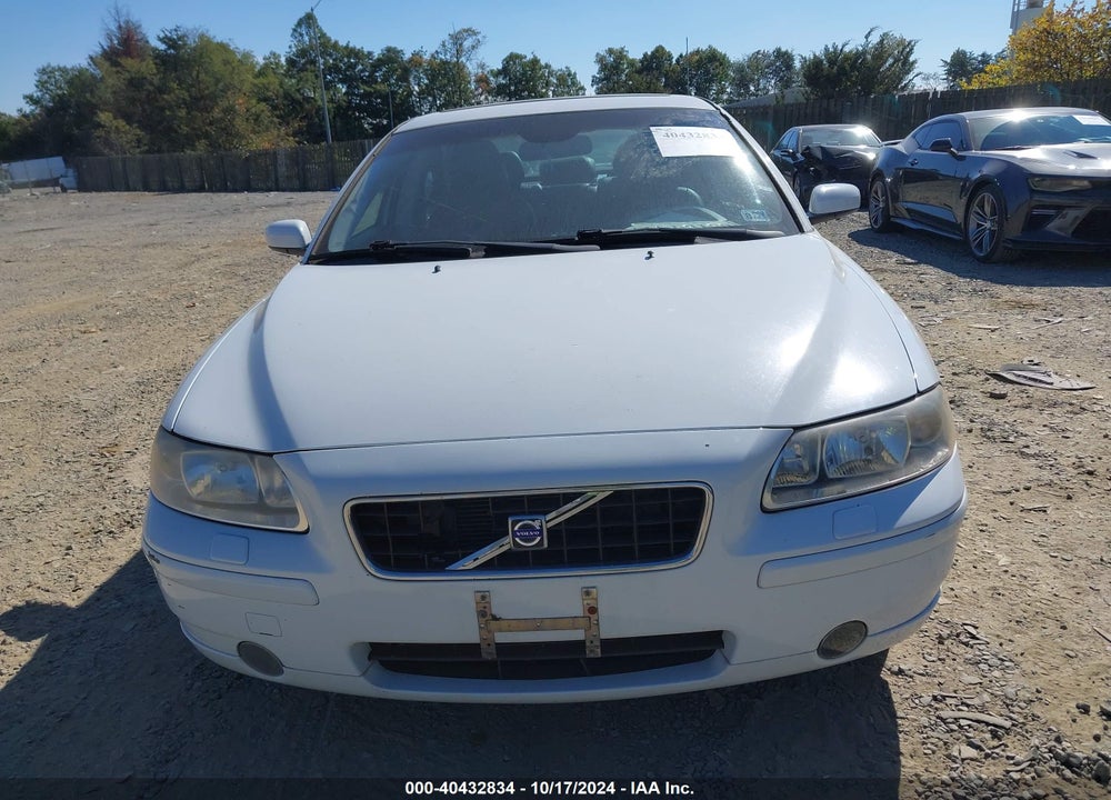 2005 VOLVO S60 2.5T VIN: YV1RS592452482612