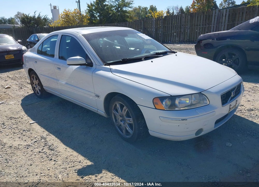 2005 VOLVO S60 2.5T VIN: YV1RS592452482612
