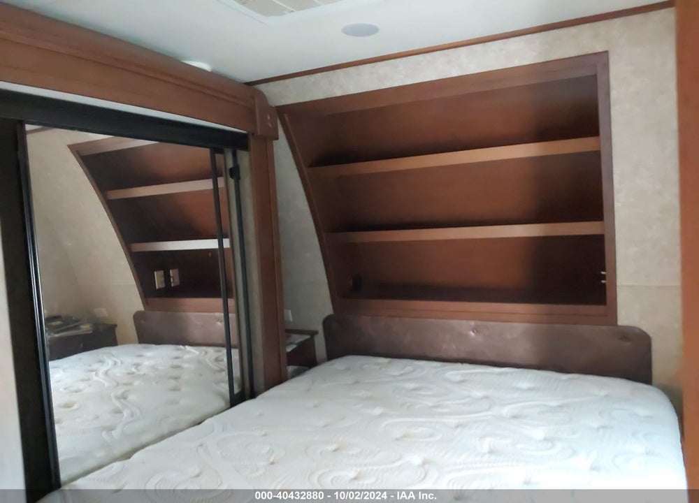 2015 HIGH LIGHT VIN: 58TFX3520F2019674