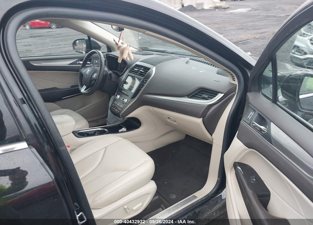 2019 LINCOLN MKC STANDARD VIN: 5LMCJ1D98KUL39439