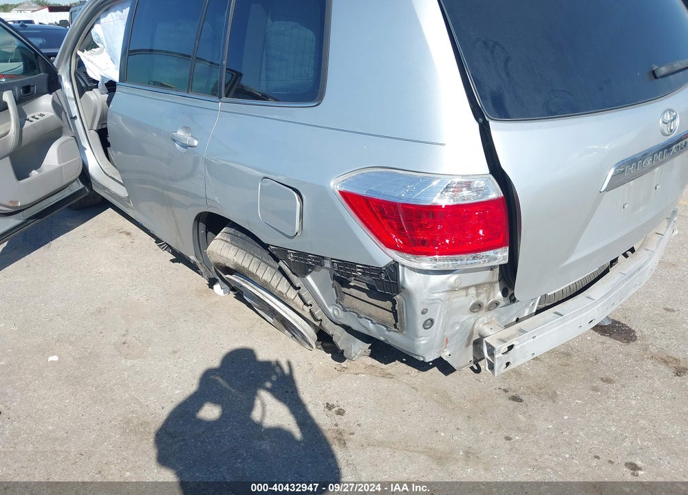2013 TOYOTA HIGHLANDER BASE V6 VIN: 5TDZK3EH4DS119769