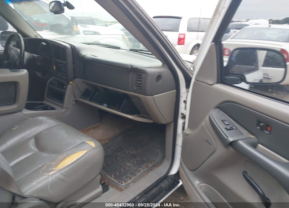 2003 CHEVROLET TAHOE LS VIN: 1GNEC13Z63R219520