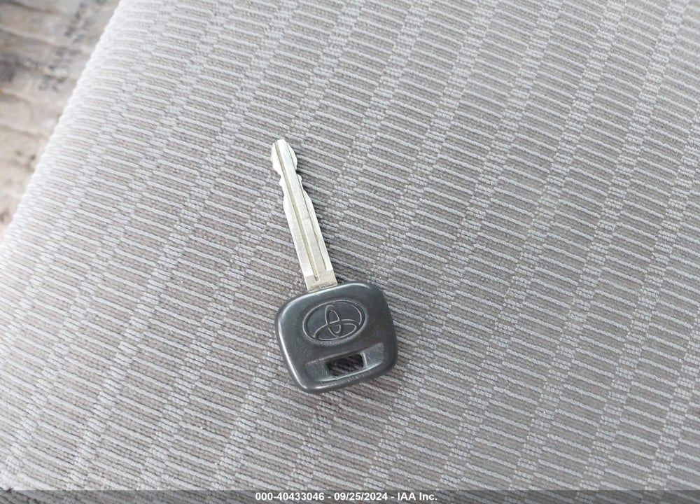2005 TOYOTA CAMRY LE VIN: 4T1BE30KX5U954683