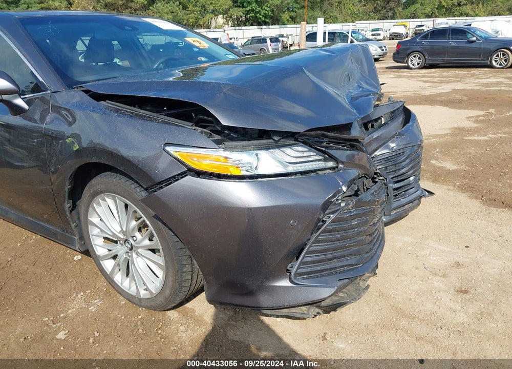 2018 TOYOTA CAMRY XLE VIN: 4T1B11HK2JU062782