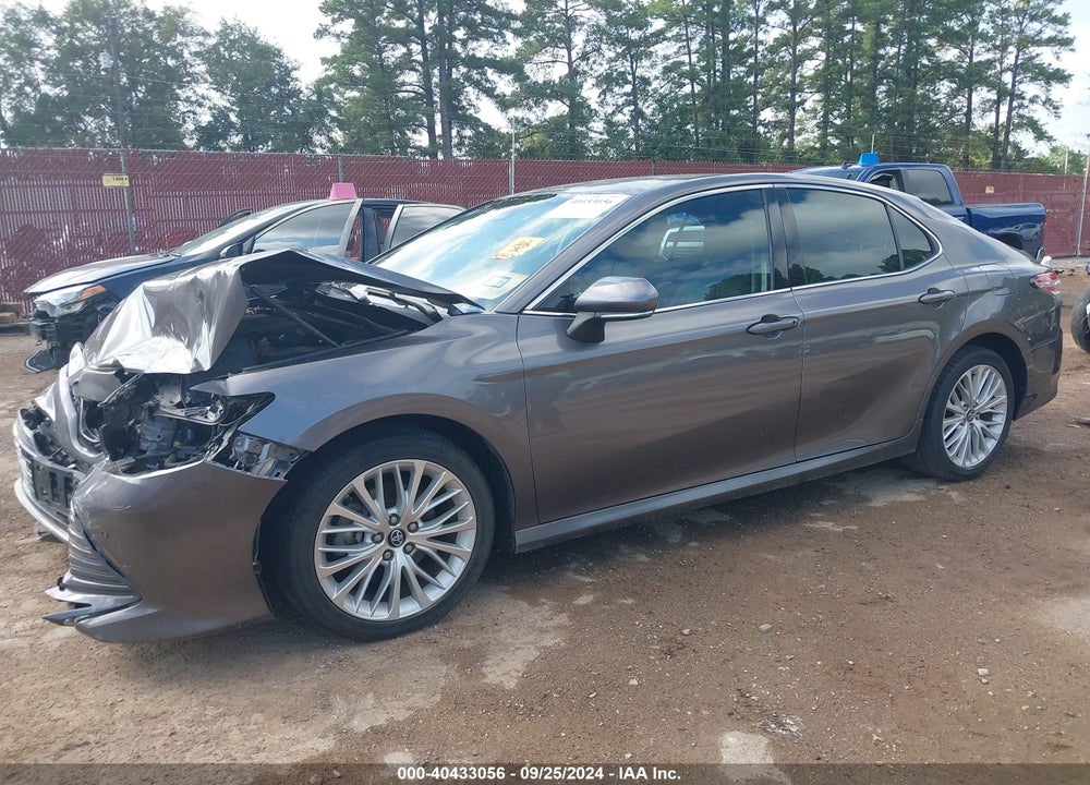 2018 TOYOTA CAMRY XLE VIN: 4T1B11HK2JU062782