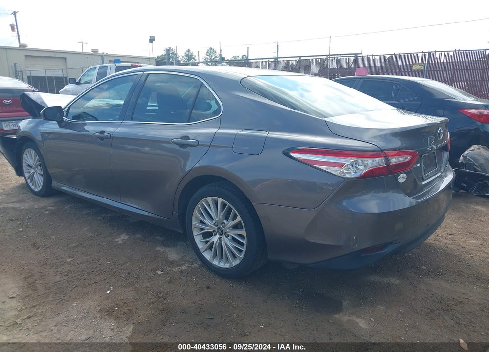 2018 TOYOTA CAMRY XLE VIN: 4T1B11HK2JU062782