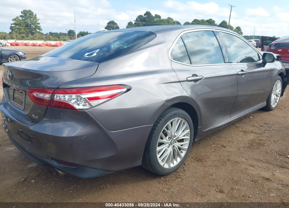 2018 TOYOTA CAMRY XLE VIN: 4T1B11HK2JU062782