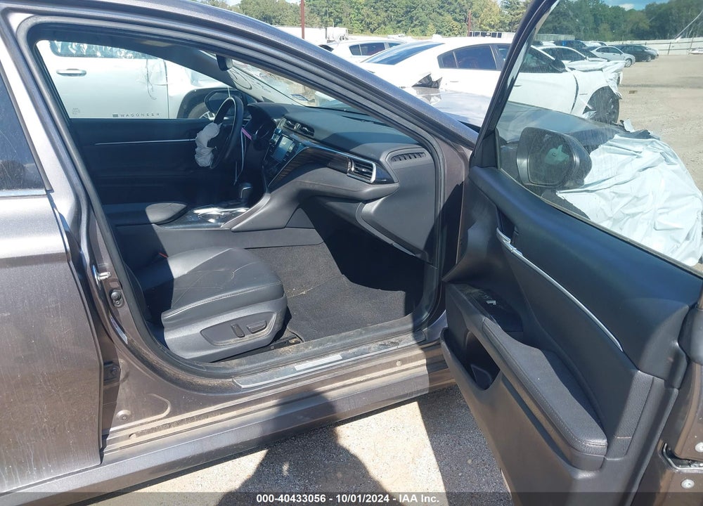 2018 TOYOTA CAMRY XLE VIN: 4T1B11HK2JU062782