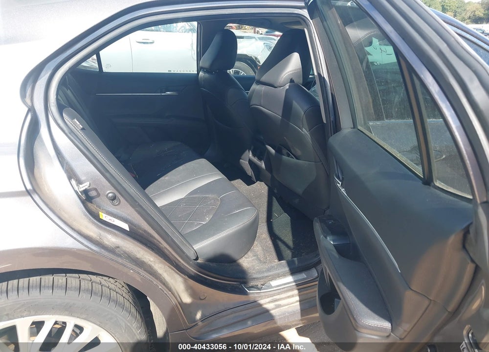 2018 TOYOTA CAMRY XLE VIN: 4T1B11HK2JU062782