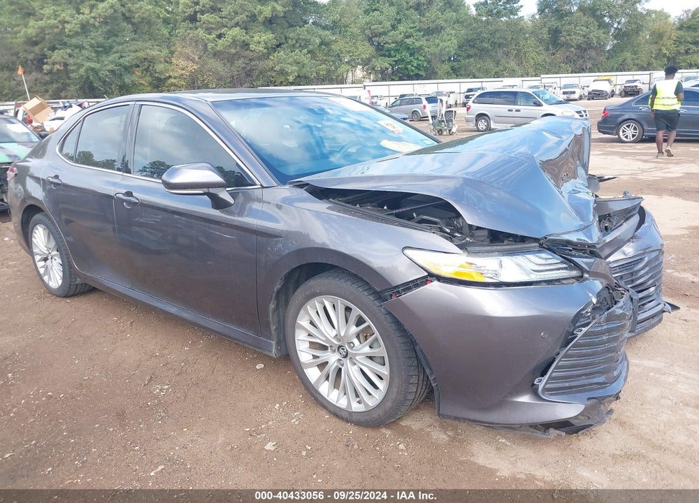 2018 TOYOTA CAMRY XLE VIN: 4T1B11HK2JU062782