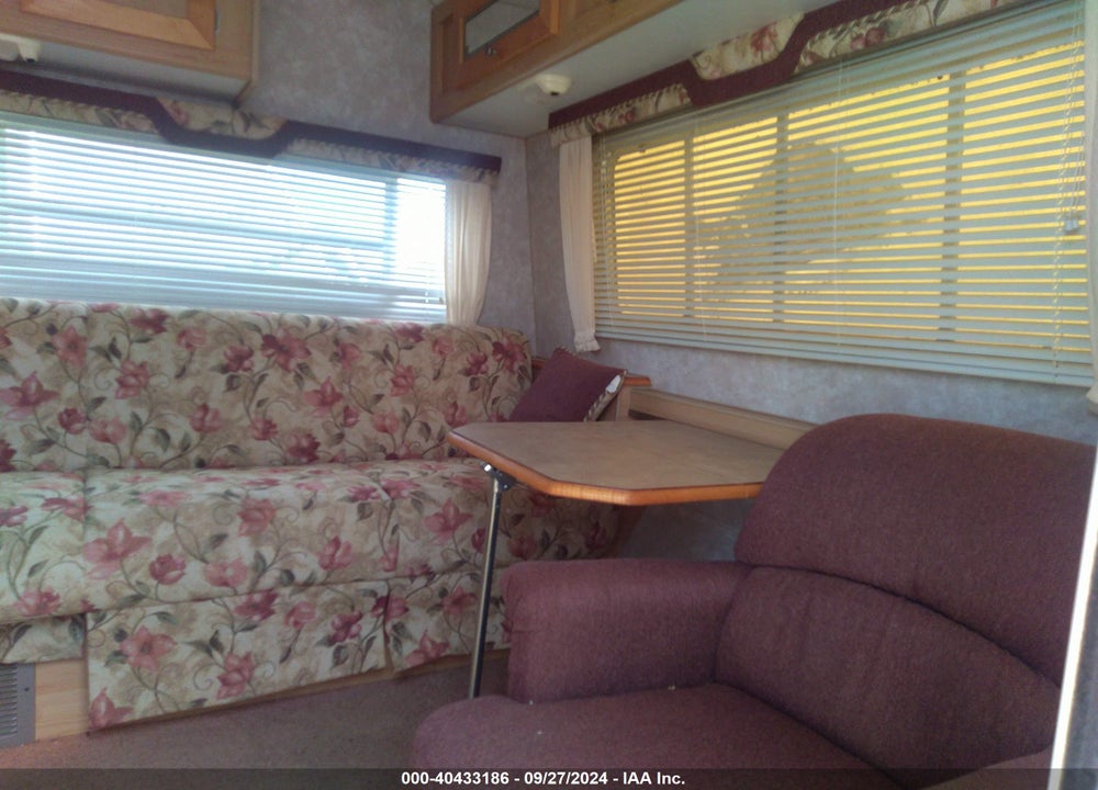 2004 SUNLINE T1950 VIN: 1LC2S2J274D205039