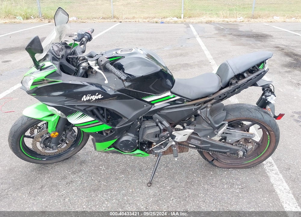 2017 KAWASAKI EX650 F VIN: JKAEXEK12HDA01222