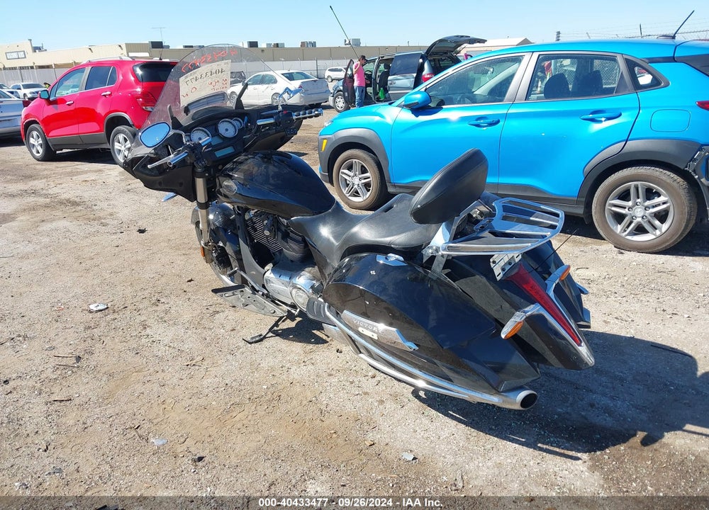 2011 VICTORY MOTORCYCLES CROSS COUNTRY STANDARD VIN: 5VPDB36N4B3006158
