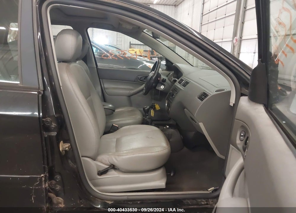 2005 FORD FOCUS ZXW VIN: 1FAFP36NX5W173044