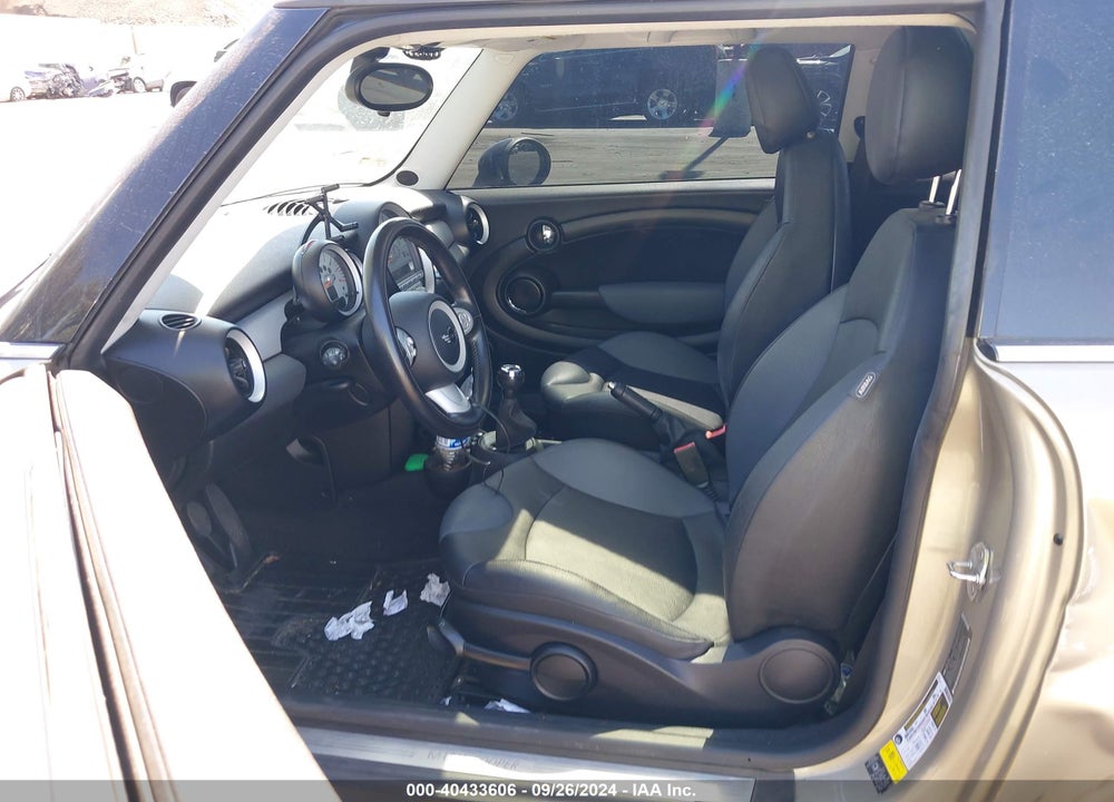2009 MINI COOPER VIN: WMWMF33579TU74805