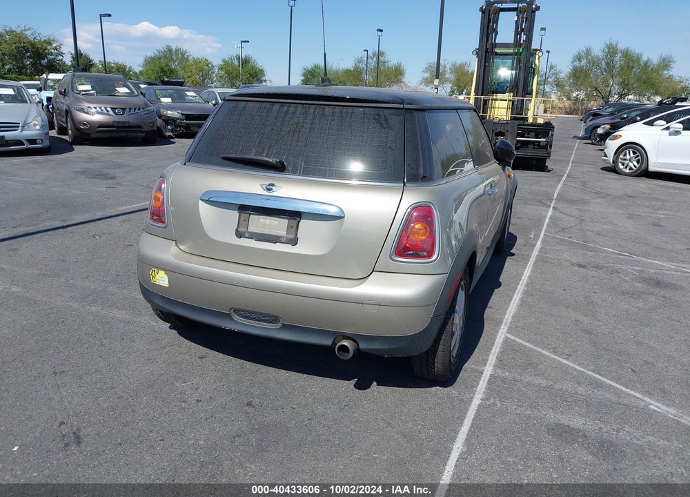 2009 MINI COOPER VIN: WMWMF33579TU74805