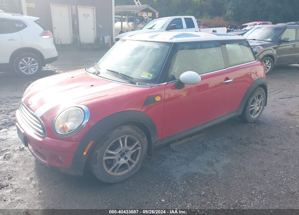 2009 MINI COOPER VIN: WMWMF33599TW70132