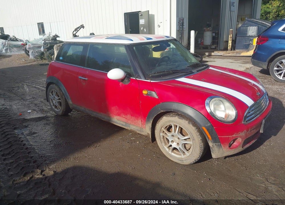 2009 MINI COOPER VIN: WMWMF33599TW70132