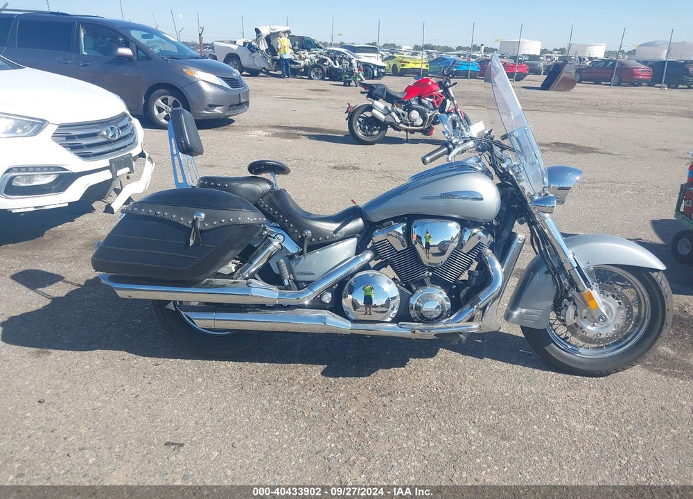 2004 HONDA VTX1800 S3 VIN: 1HFSC49N64A200652