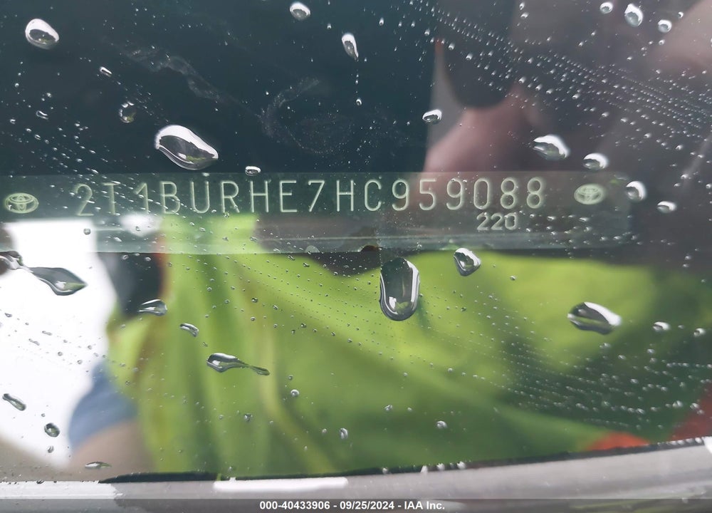 2017 TOYOTA COROLLA LE VIN: 2T1BURHE7HC959088