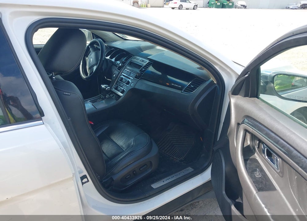 2010 FORD TAURUS LIMITED VIN: 1FAHP2FW0AG133989