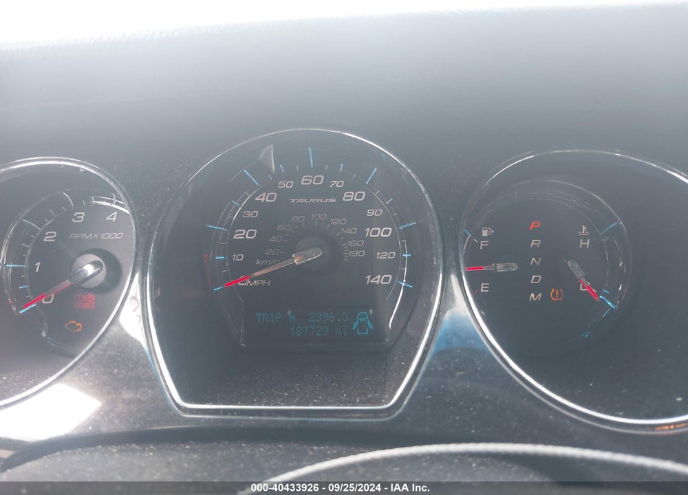 2010 FORD TAURUS LIMITED VIN: 1FAHP2FW0AG133989