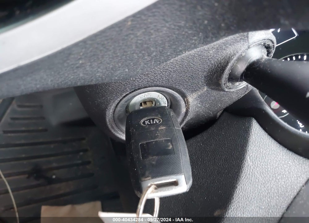 2016 KIA SORENTO 2.4L LX VIN: 5XYPG4A31GG077247