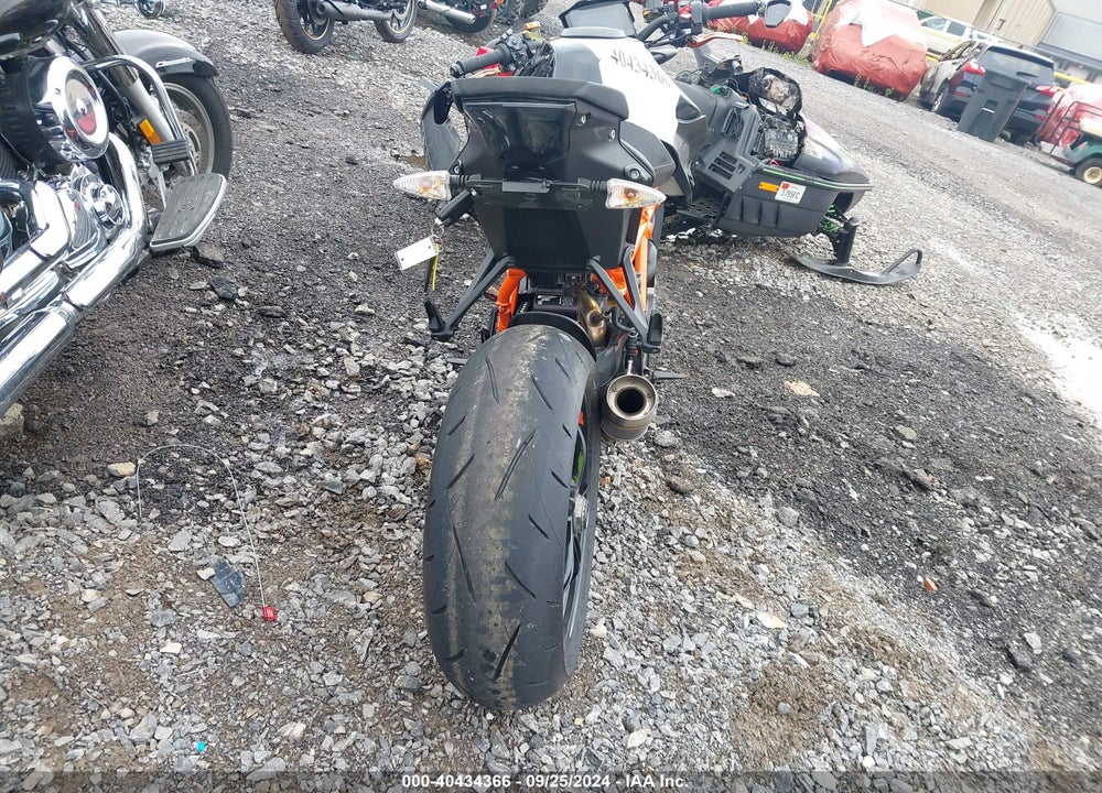 2020 KTM 1290 SUPER DUKE R VIN: VBKV39400LM925076