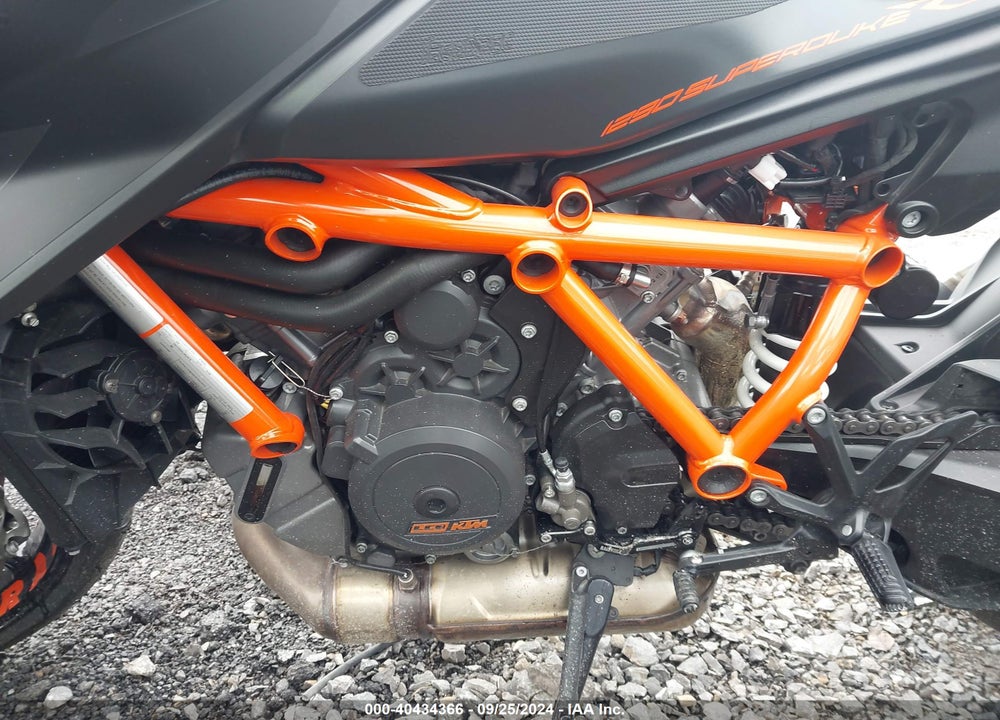 2020 KTM 1290 SUPER DUKE R VIN: VBKV39400LM925076