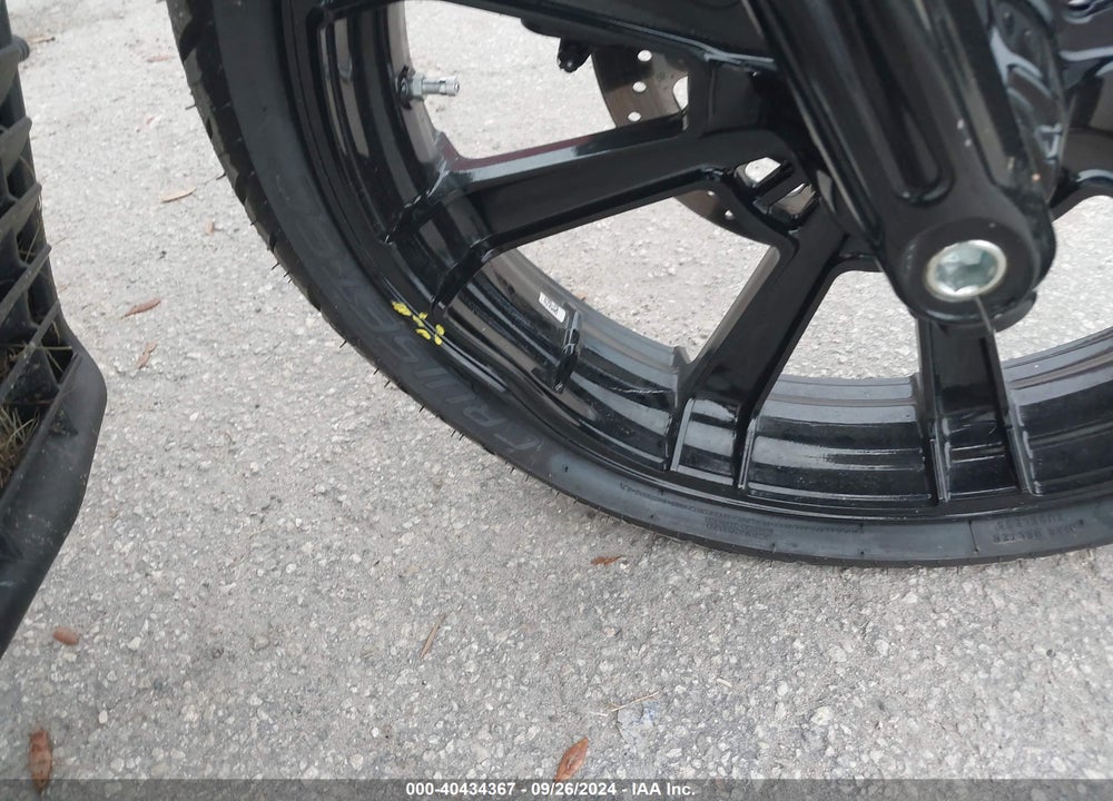 2024 INDIAN MOTORCYCLE CO. SCOUT ROGUE SIXTY ABS VIN: 56KMTC118R3200163