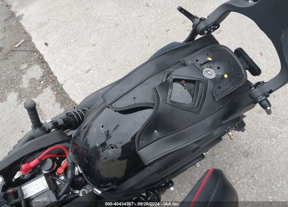 2024 INDIAN MOTORCYCLE CO. SCOUT ROGUE SIXTY ABS VIN: 56KMTC118R3200163