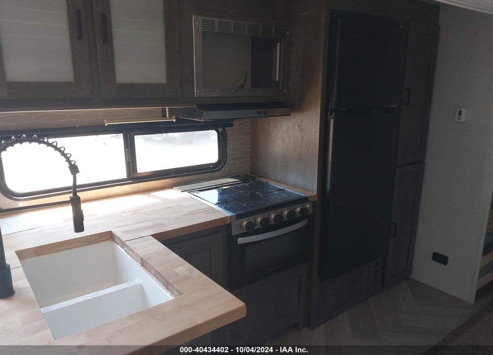 2022 FOREST RIVER 32BHDS VIN: 4X4TWDH23NA275608