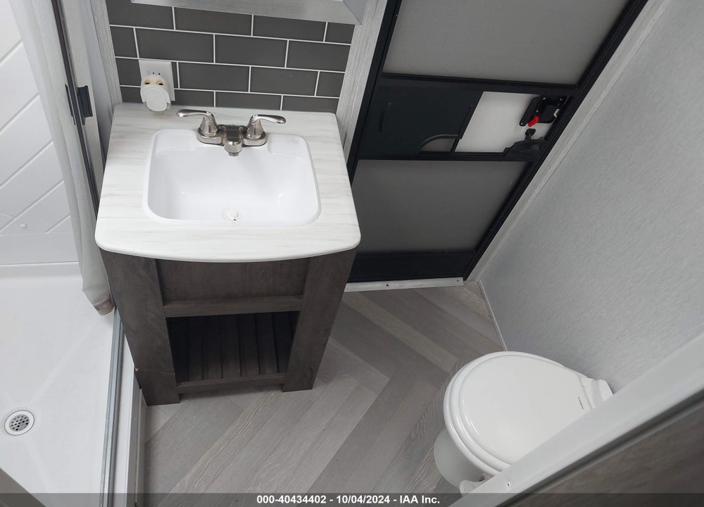 2022 FOREST RIVER 32BHDS VIN: 4X4TWDH23NA275608