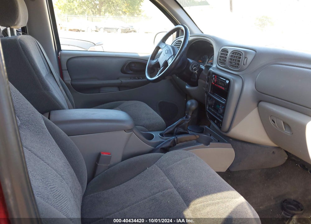 2002 CHEVROLET TRAILBLAZER LT VIN: 1GNDT13S522367843
