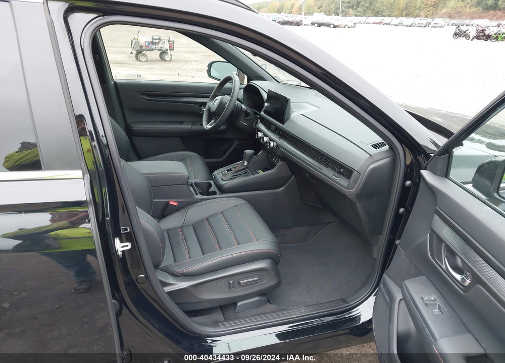 2025 HONDA CR-V HYBRID SPORT-L VIN: 7FARS6H82SE004669