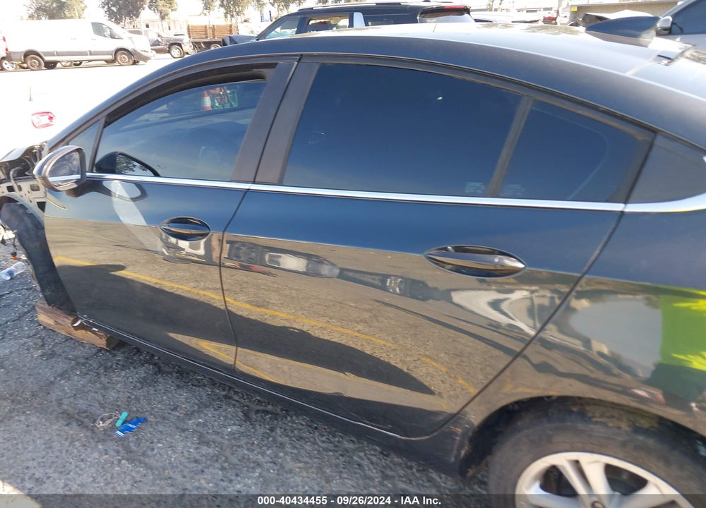 2018 CHEVROLET CRUZE LT AUTO VIN: 1G1BE5SM6J7123570