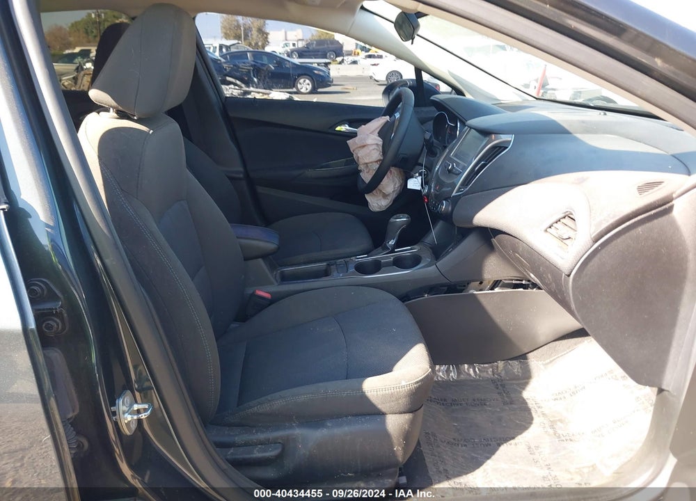 2018 CHEVROLET CRUZE LT AUTO VIN: 1G1BE5SM6J7123570