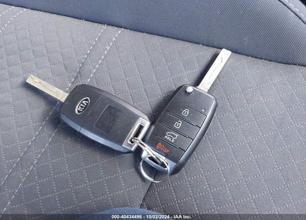 2017 KIA SORENTO 2.4L LX VIN: 5XYPGDA38HG255267