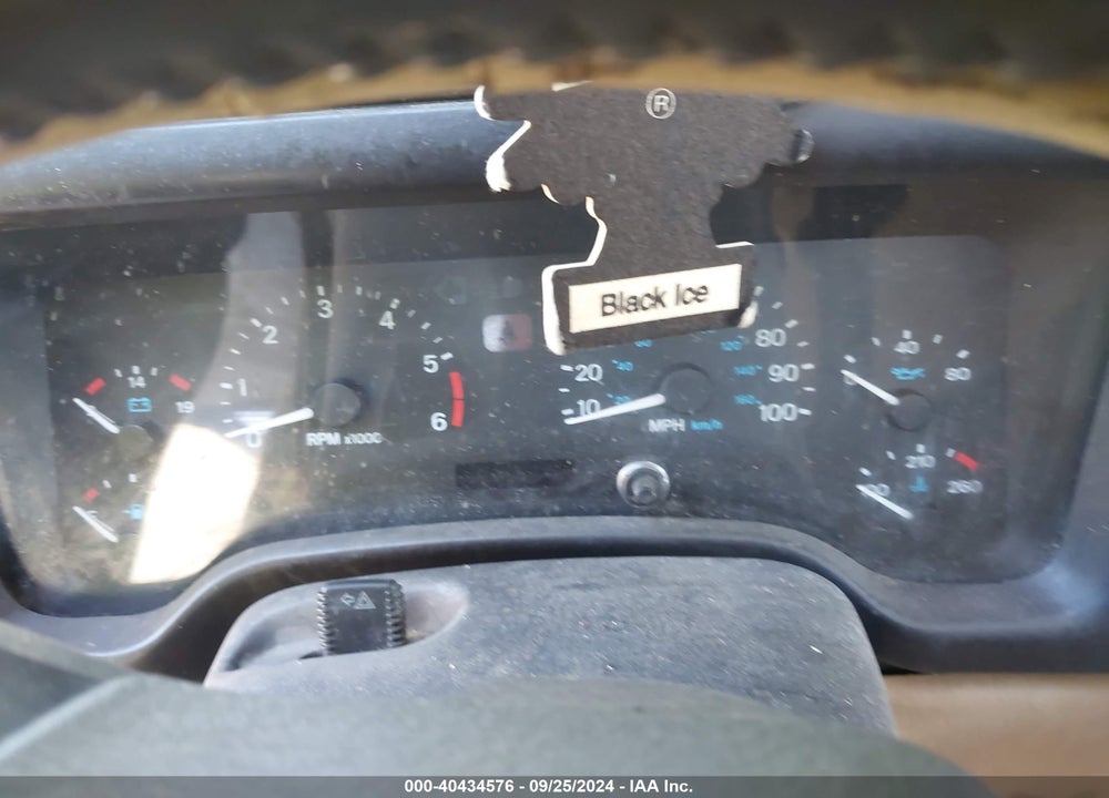 1999 JEEP WRANGLER SAHARA VIN: 1J4FY49S2XP473831