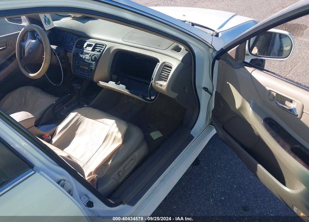 2002 HONDA ACCORD 3.0 EX VIN: 1HGCG16582A048894