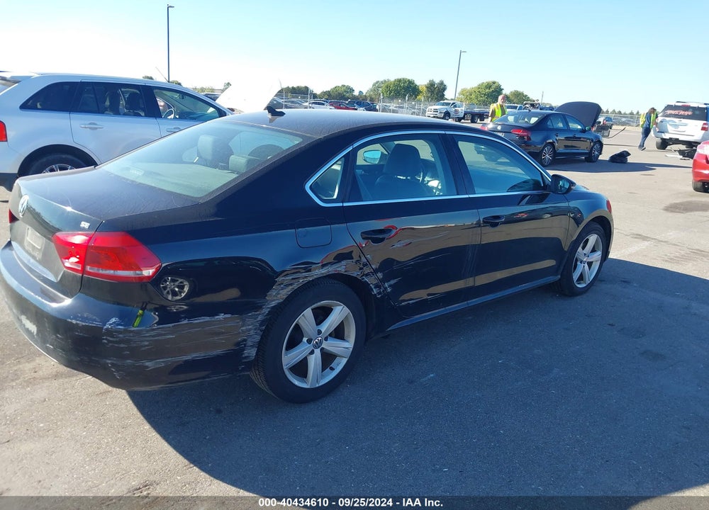2012 VOLKSWAGEN PASSAT 2.5L SE VIN: 1VWBP7A35CC095824