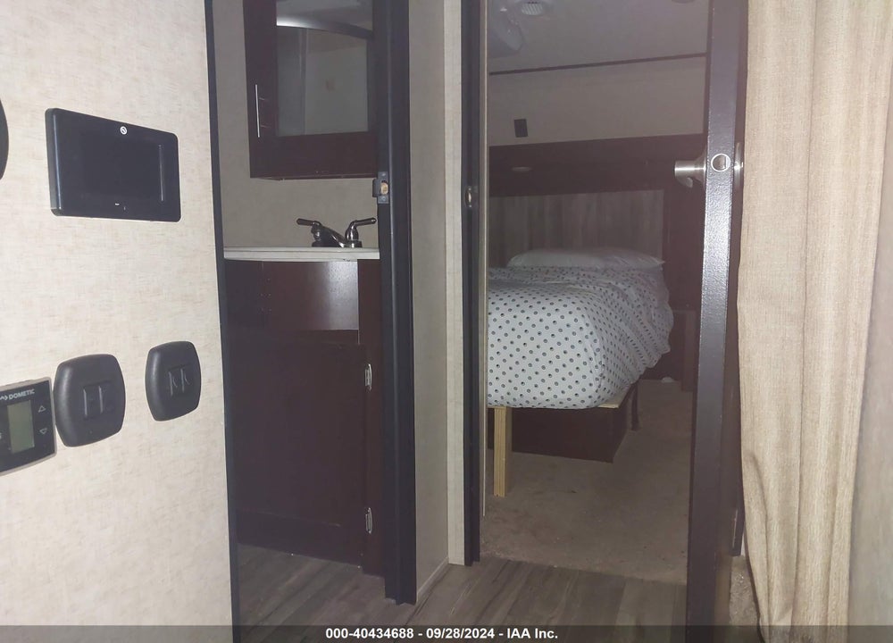 2018 FOREST RIVER OTHER VIN: 5ZT3CKSB2J2700122