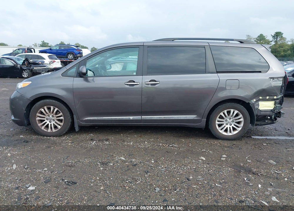 2017 TOYOTA SIENNA XLE 8 PASSENGER VIN: 5TDYZ3DC3HS818698